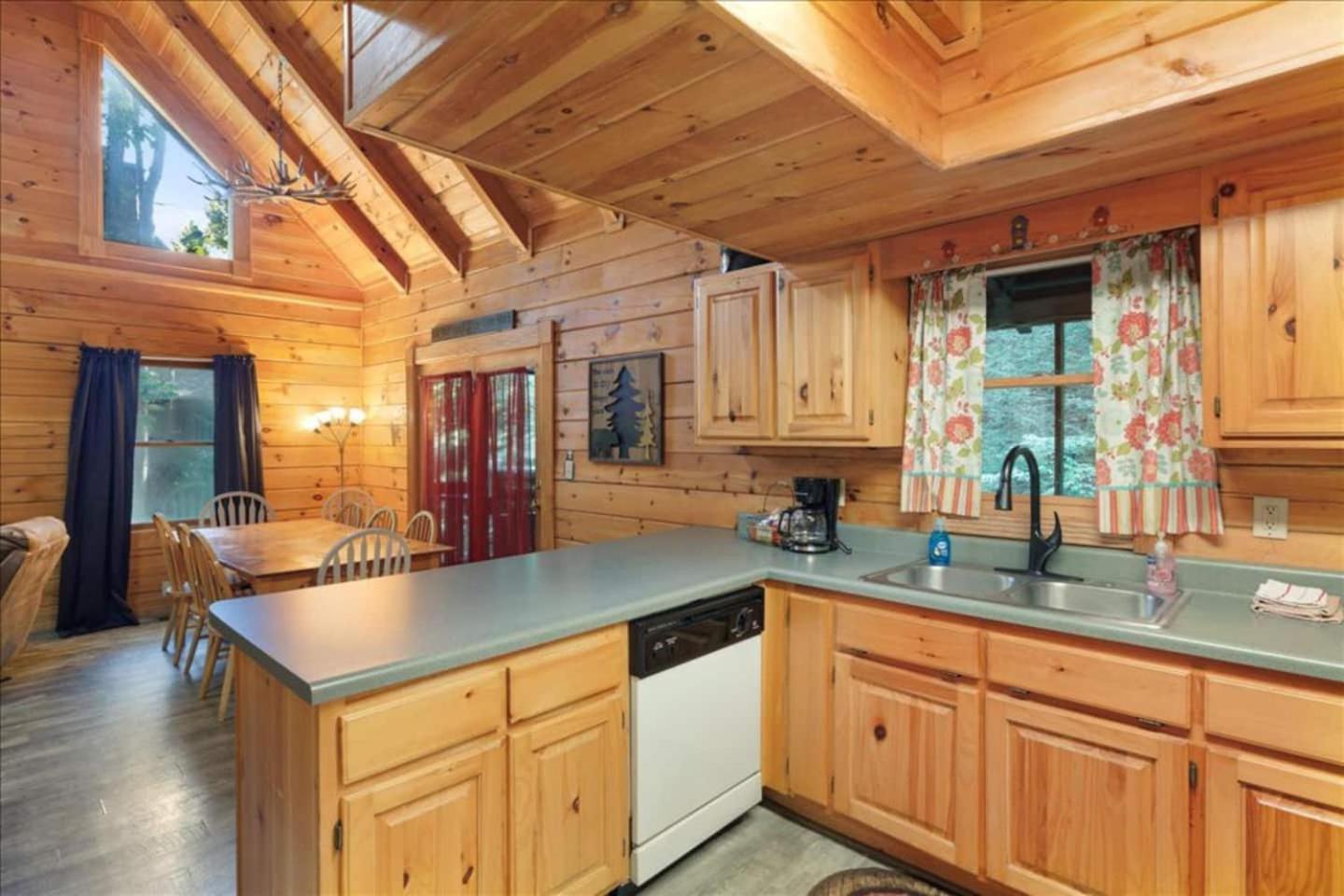 5Br Smoky Cabin Hot Tub, Games, 1 Mi To Parkway Pigeon Forge Exterior foto