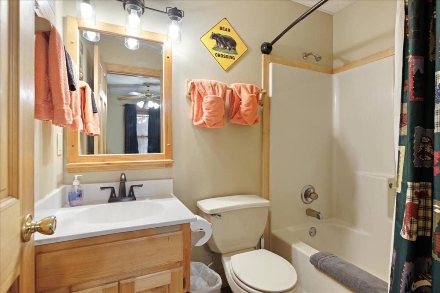5Br Smoky Cabin Hot Tub, Games, 1 Mi To Parkway Pigeon Forge Exterior foto