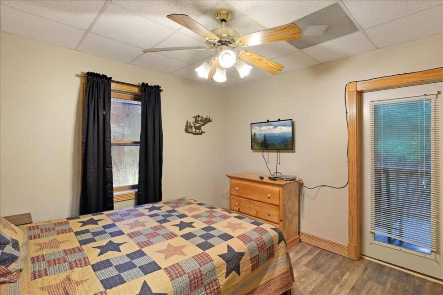 5Br Smoky Cabin Hot Tub, Games, 1 Mi To Parkway Pigeon Forge Exterior foto