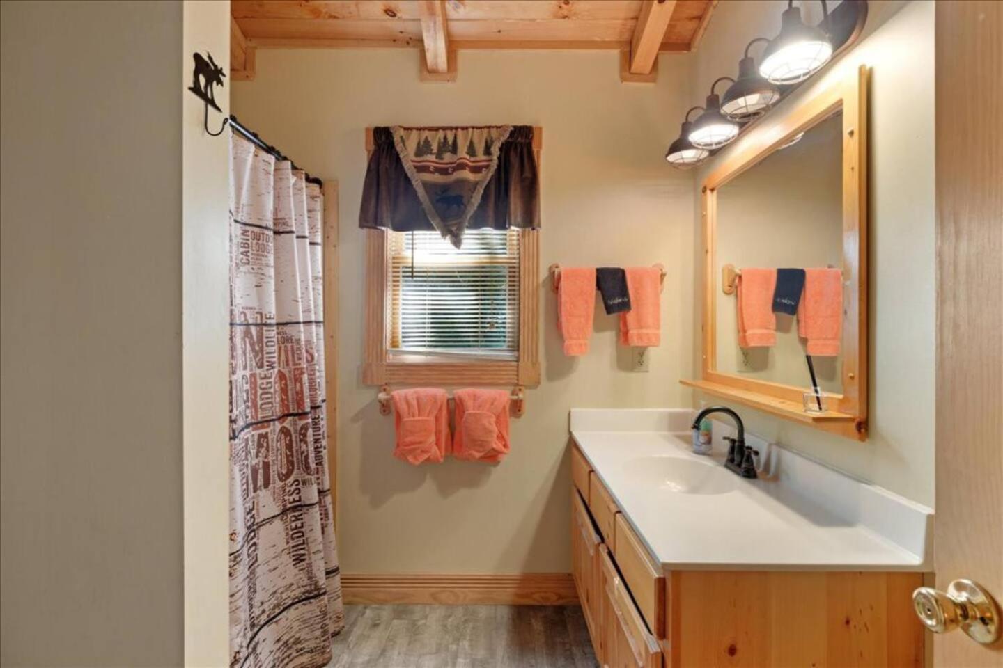 5Br Smoky Cabin Hot Tub, Games, 1 Mi To Parkway Pigeon Forge Exterior foto