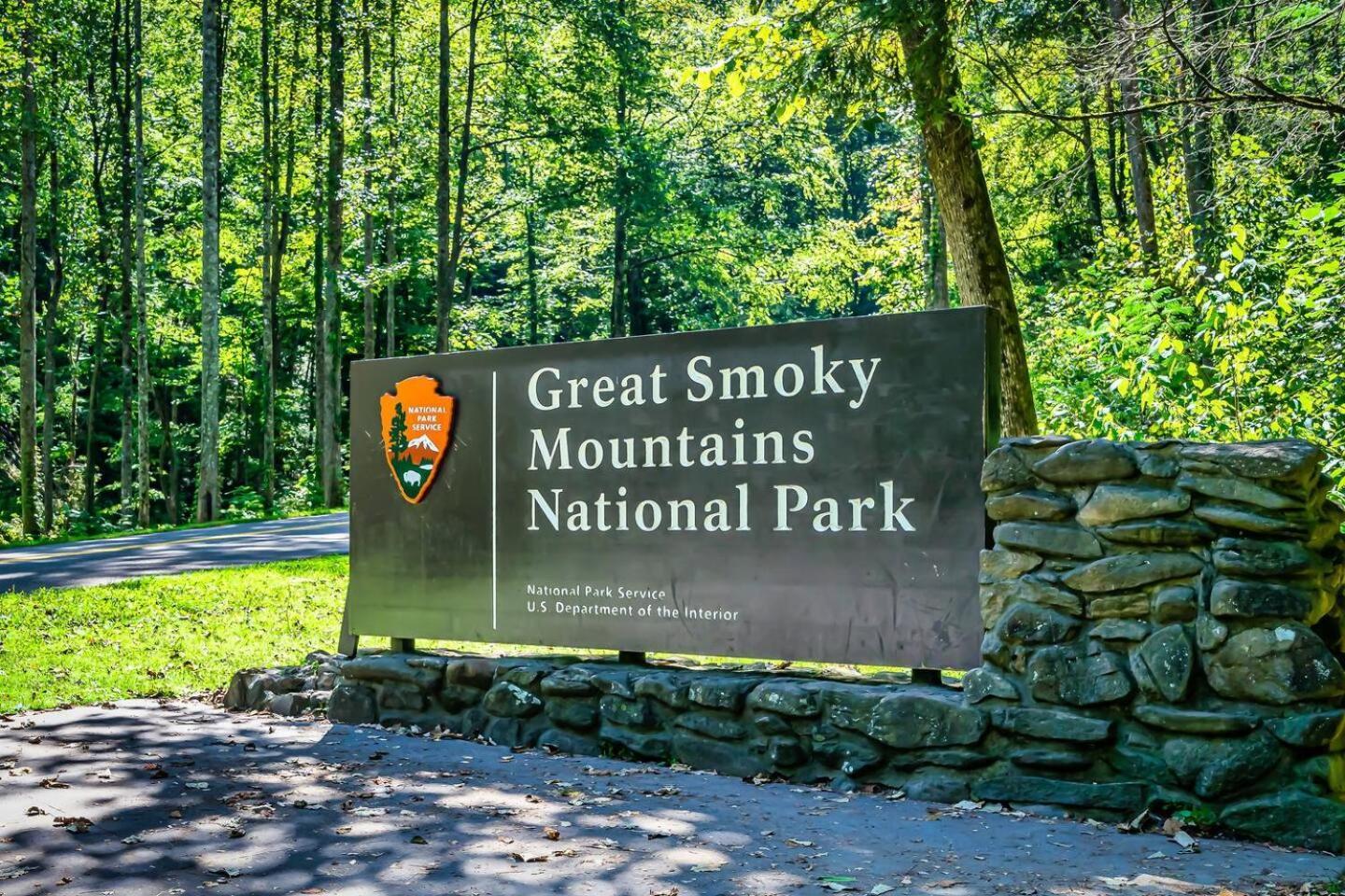 5Br Smoky Cabin Hot Tub, Games, 1 Mi To Parkway Pigeon Forge Exterior foto