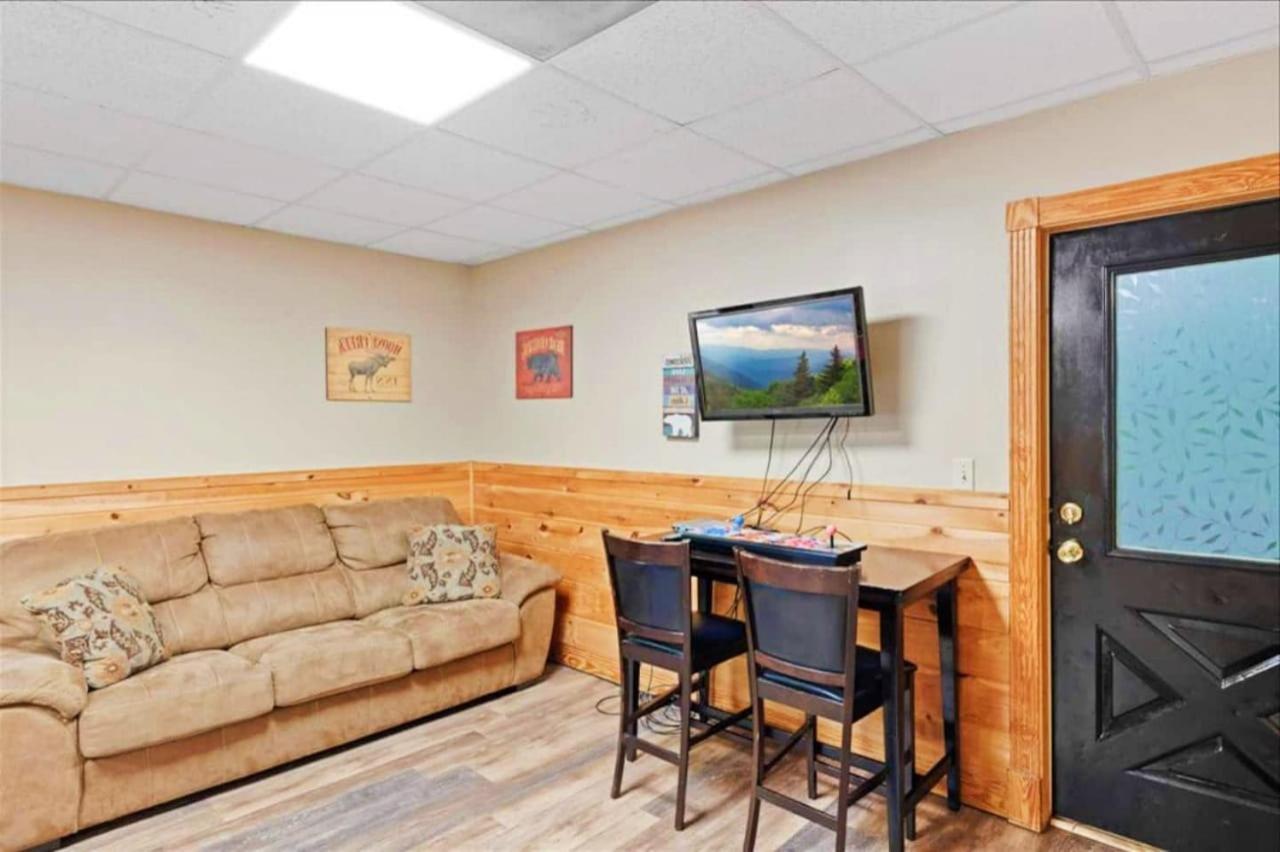5Br Smoky Cabin Hot Tub, Games, 1 Mi To Parkway Pigeon Forge Exterior foto